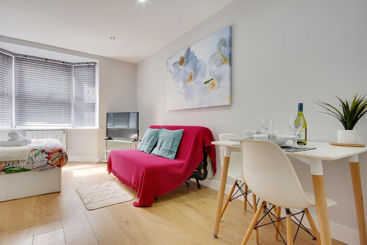 Turay Court Holiday Apartments Bournemouth Exteriör bild